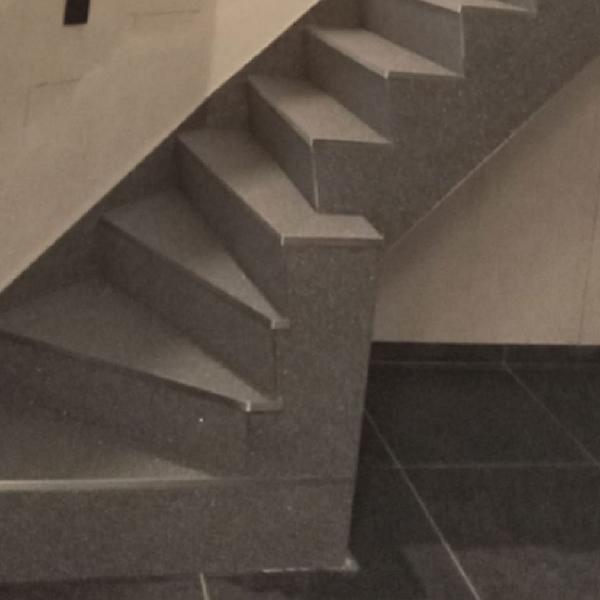 Trap — naadloze bekleding in steentapijt — na